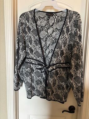 Dana Buchman Black & White Snake-Pattern Open Cardigan